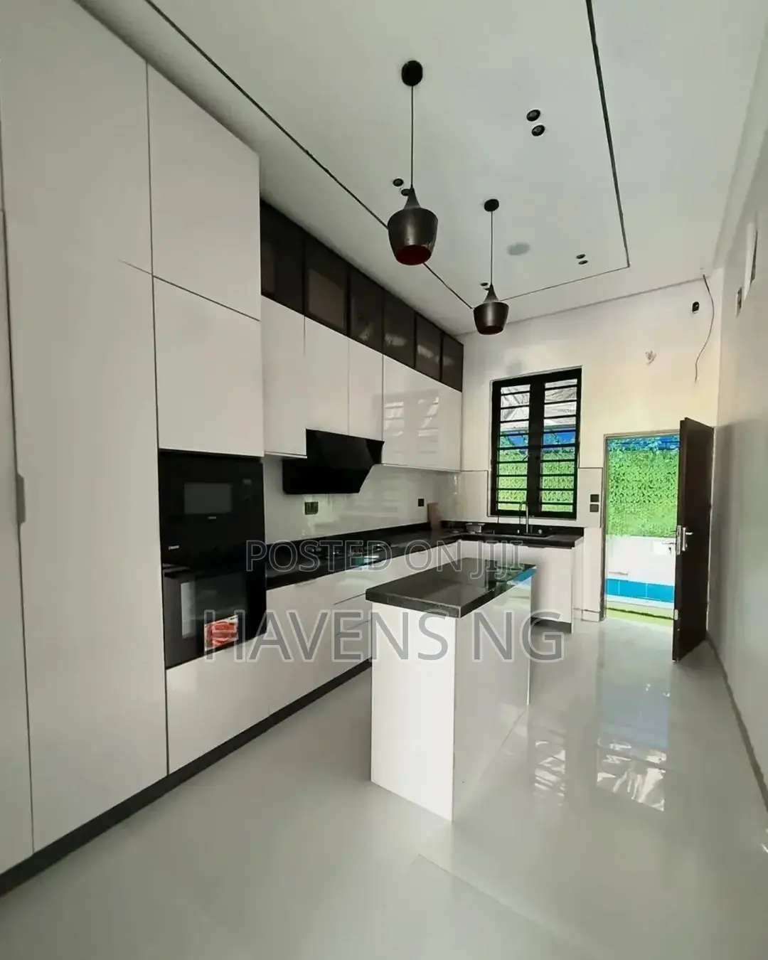 5bdrm Duplex in Lekki Phase 2 for sale