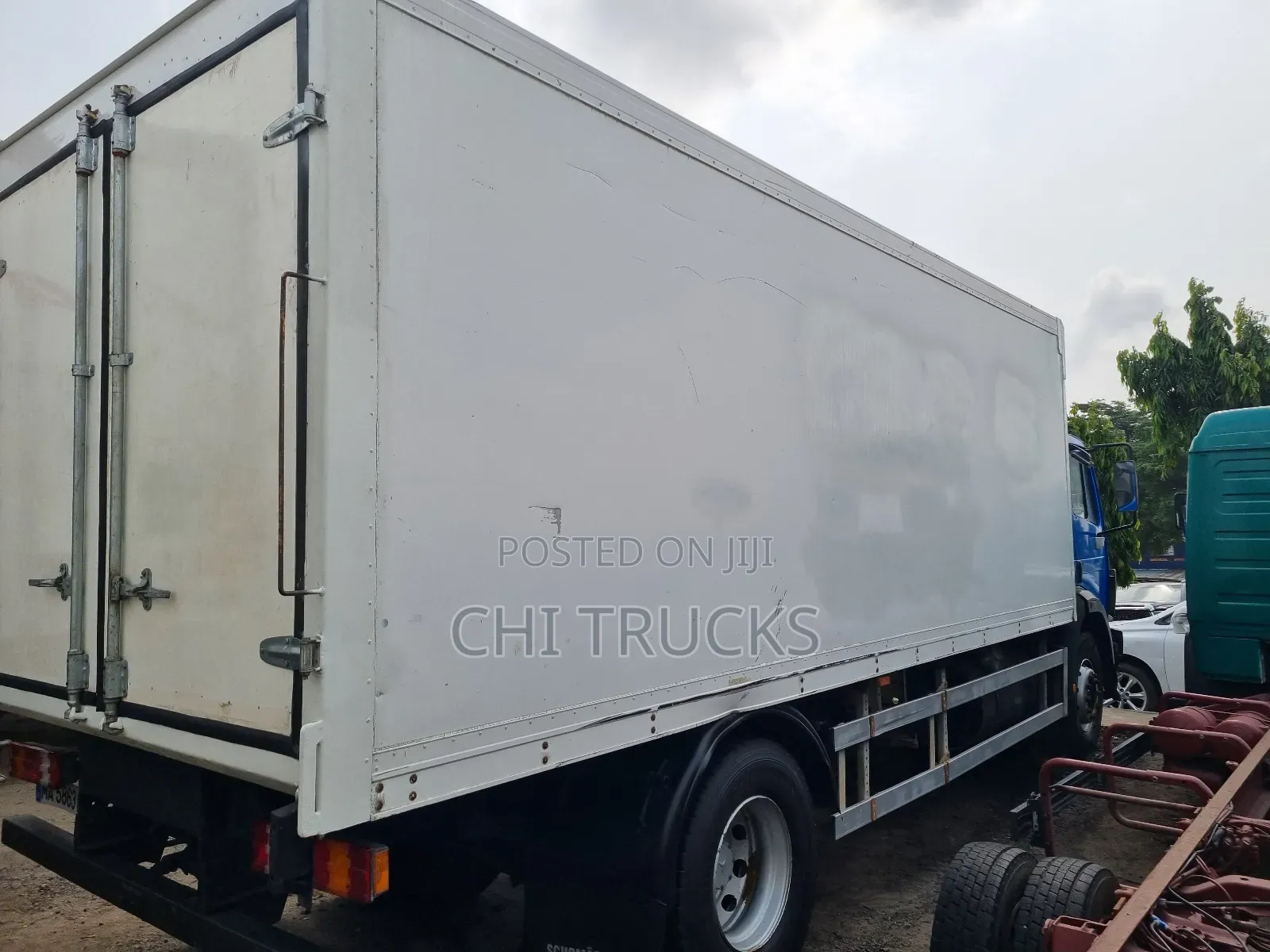 Mercedes Benz 1820 Refrigerator Truck