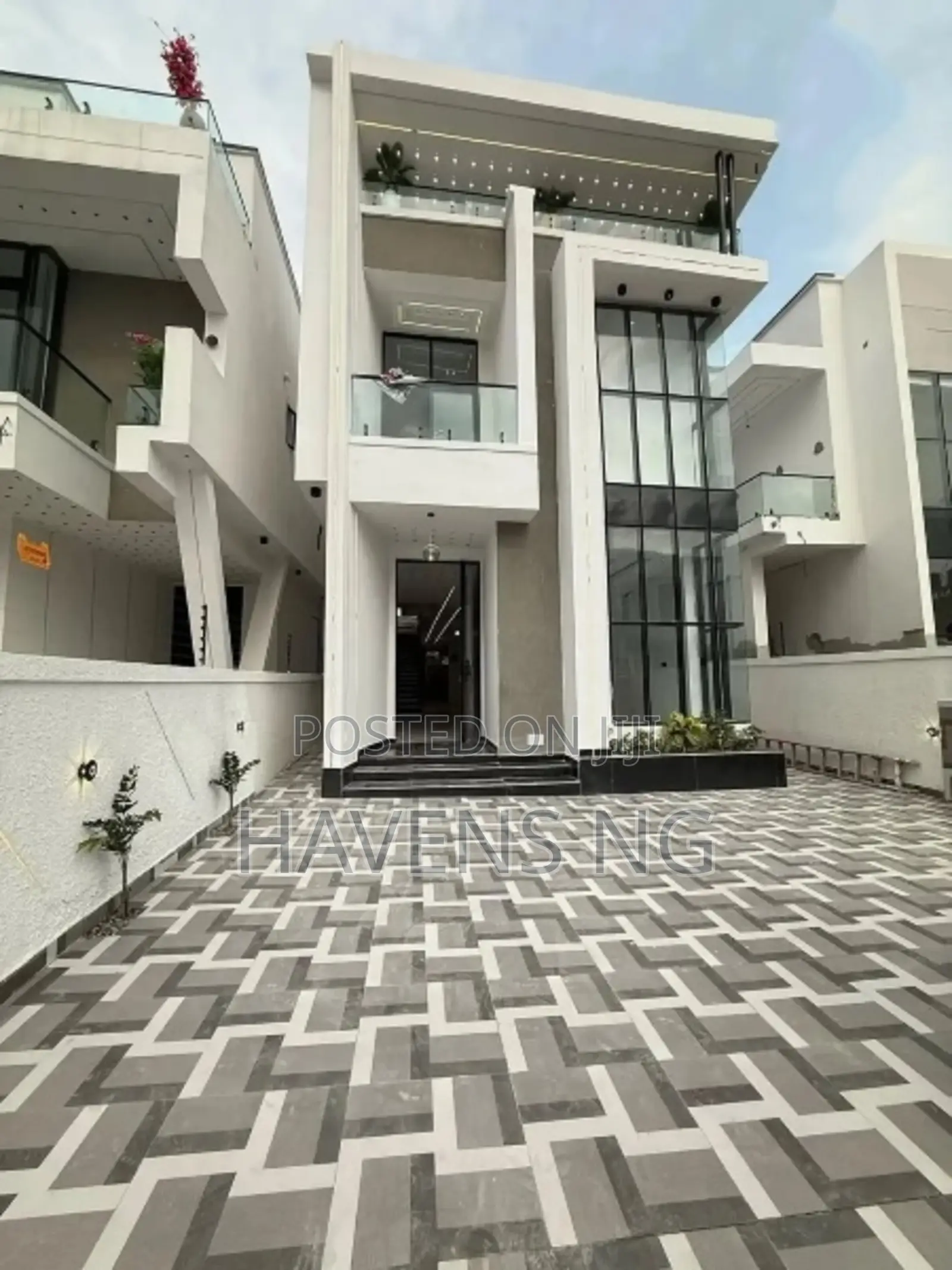 5bdrm Duplex in Lekki Phase 1 for sale