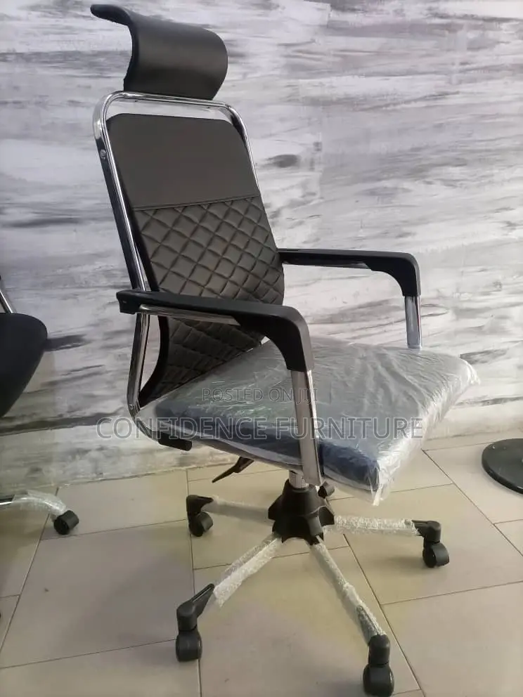 Quality Leather Swivel Chair With Headresto