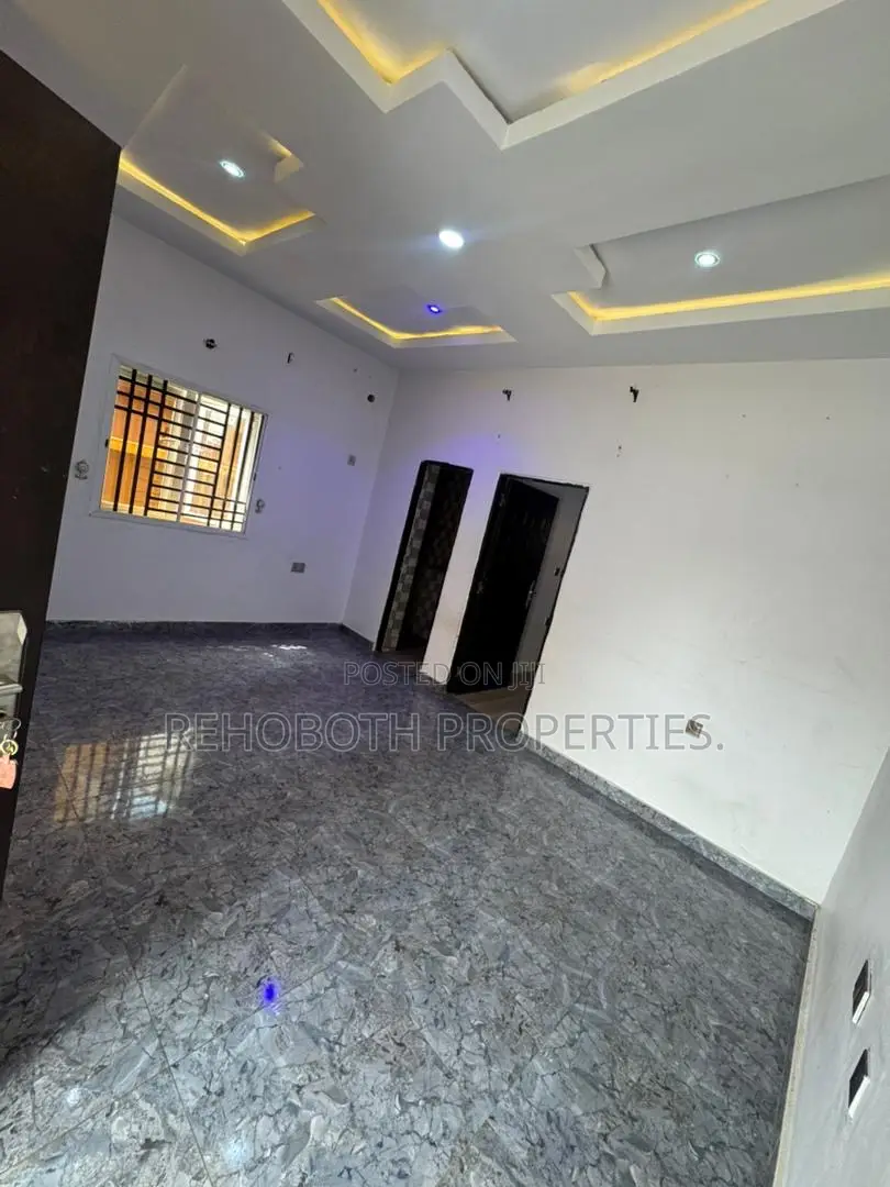 1bdrm Apartment in Oluyole for rent