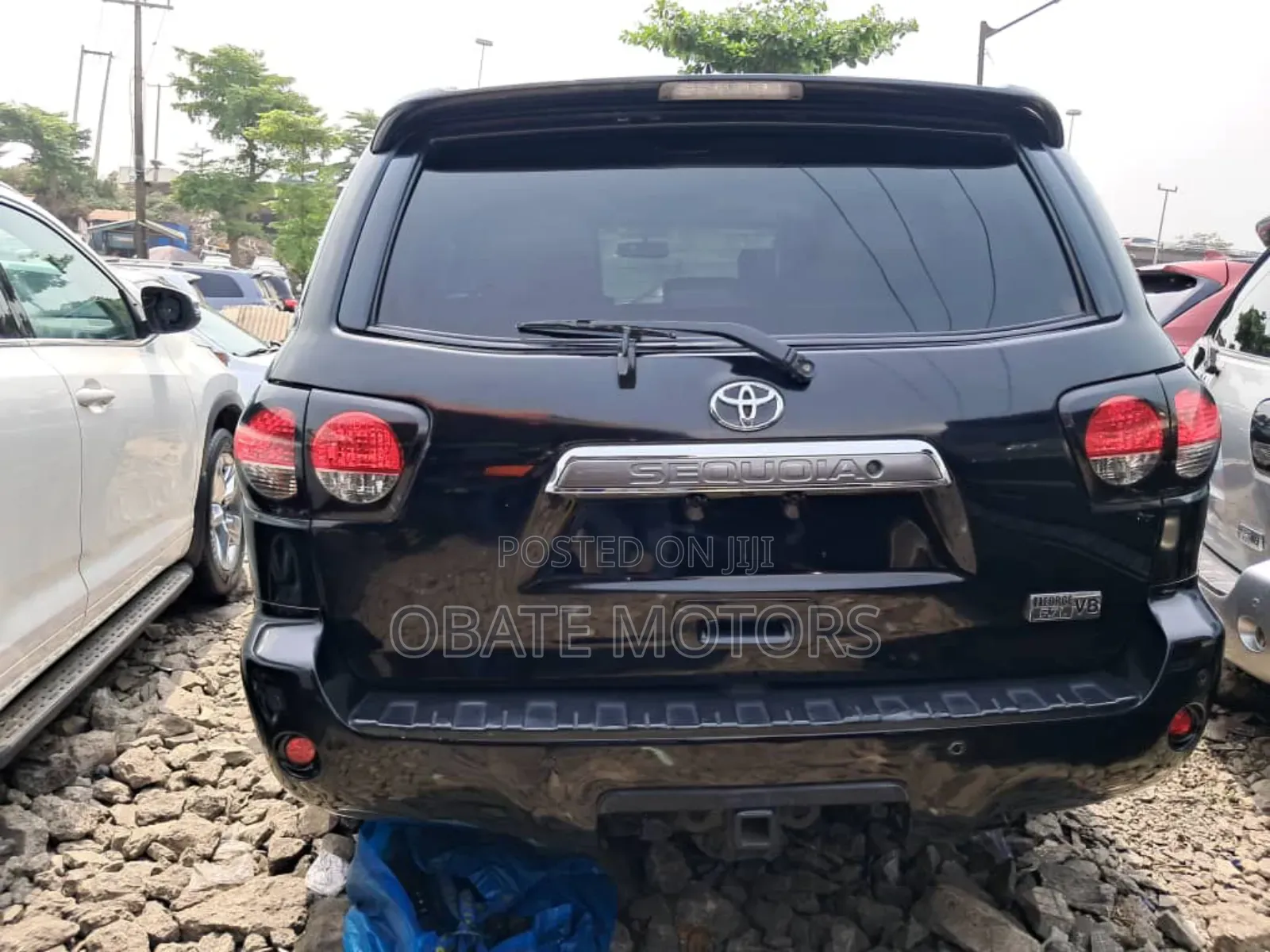 Toyota Sequoia Platinum 4dr SUV 4WD (5.7L 8cyl 6A) 2016 Black