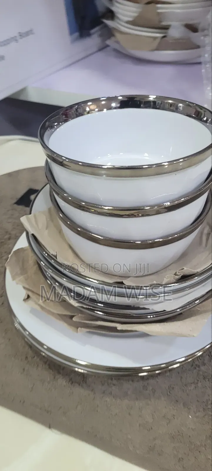 Dish . High Quality (Ceramic )