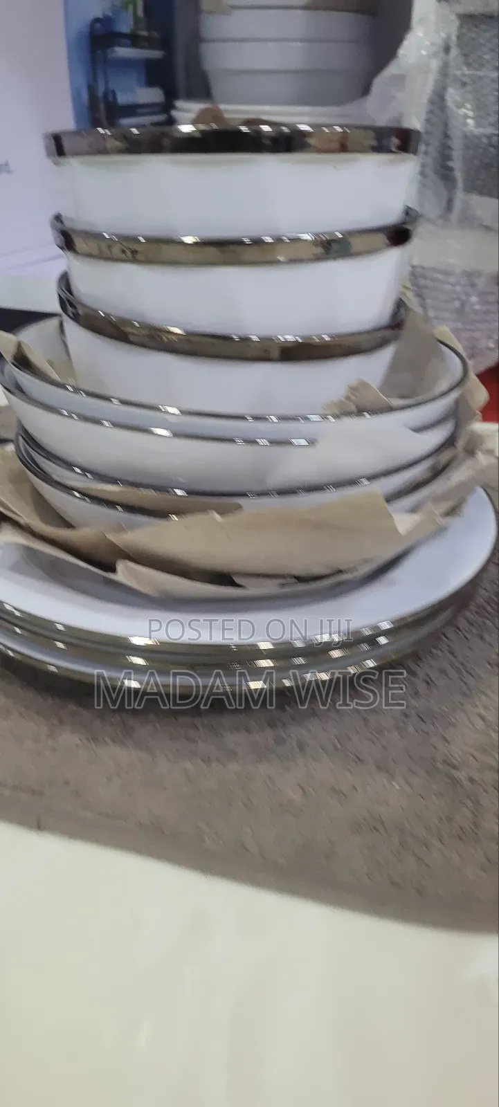 Dish . High Quality (Ceramic )