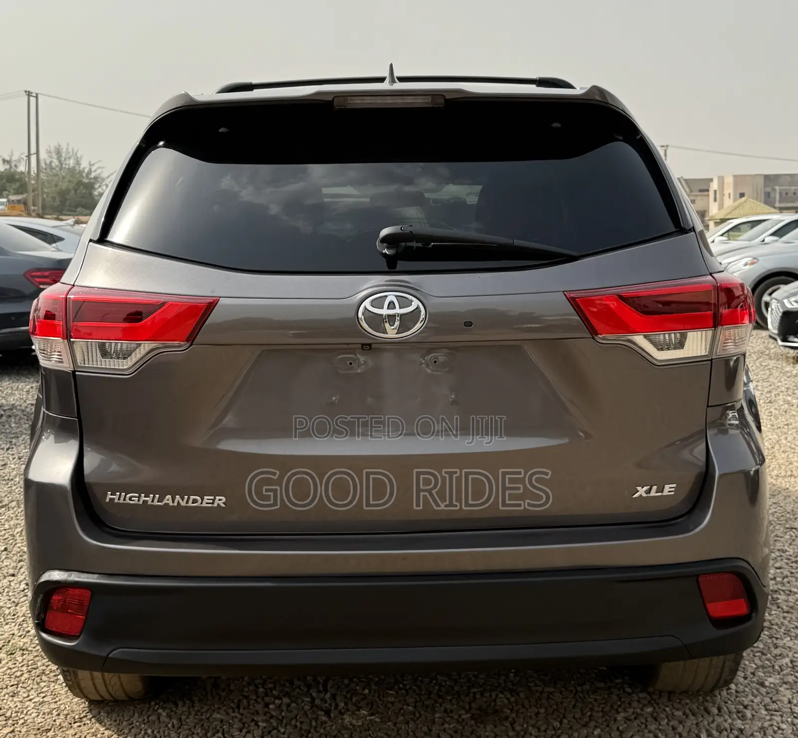 Toyota Highlander XLE 4x4 V6 (3.5L 6cyl 8A) 2017 Gray