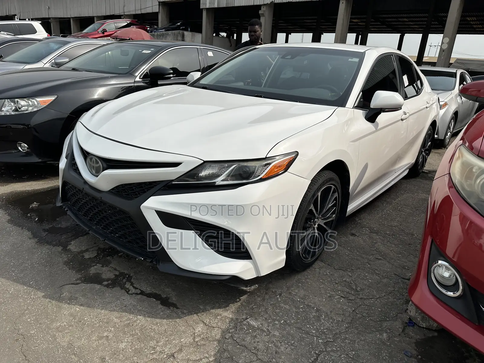 Toyota Camry SE FWD (2.5L 4cyl 8AM) 2018 White