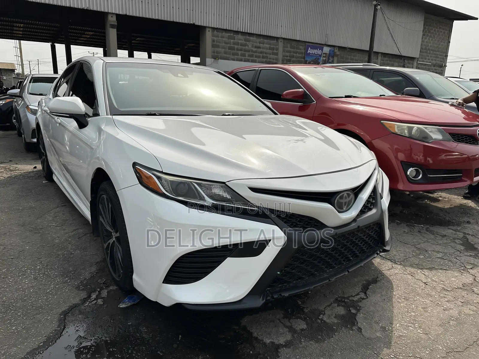 Toyota Camry SE FWD (2.5L 4cyl 8AM) 2018 White