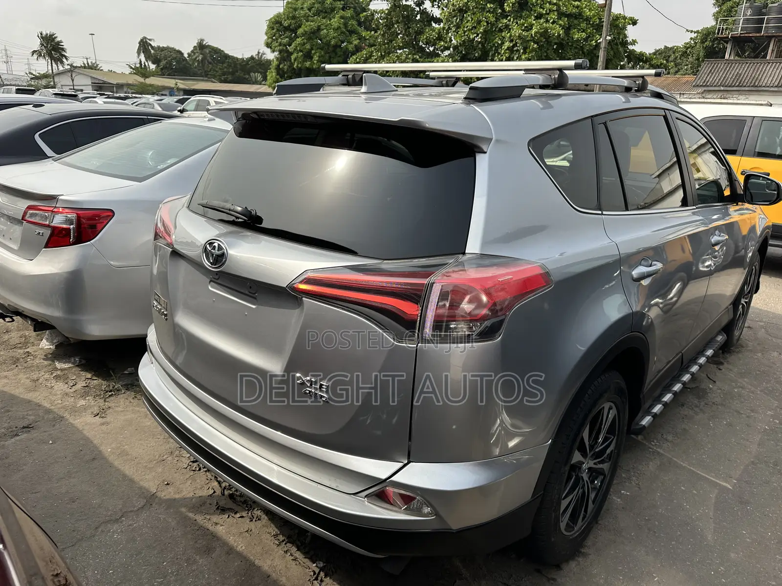Toyota RAV4 XLE AWD (2.5L 4cyl 6A) 2016 Silver