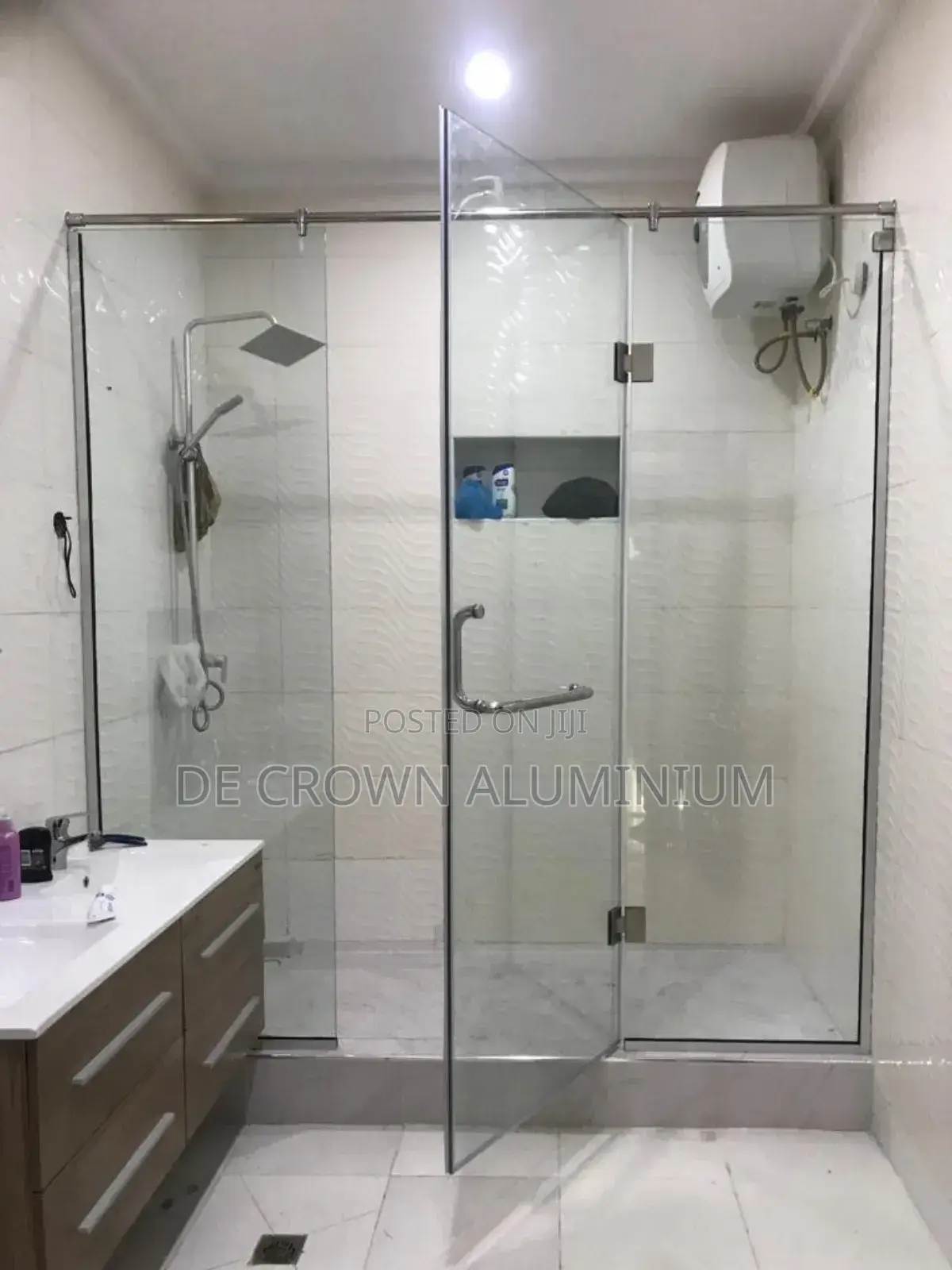 Luxury 10mm Tempered Glass Shower Cubicle | Silver Accessories