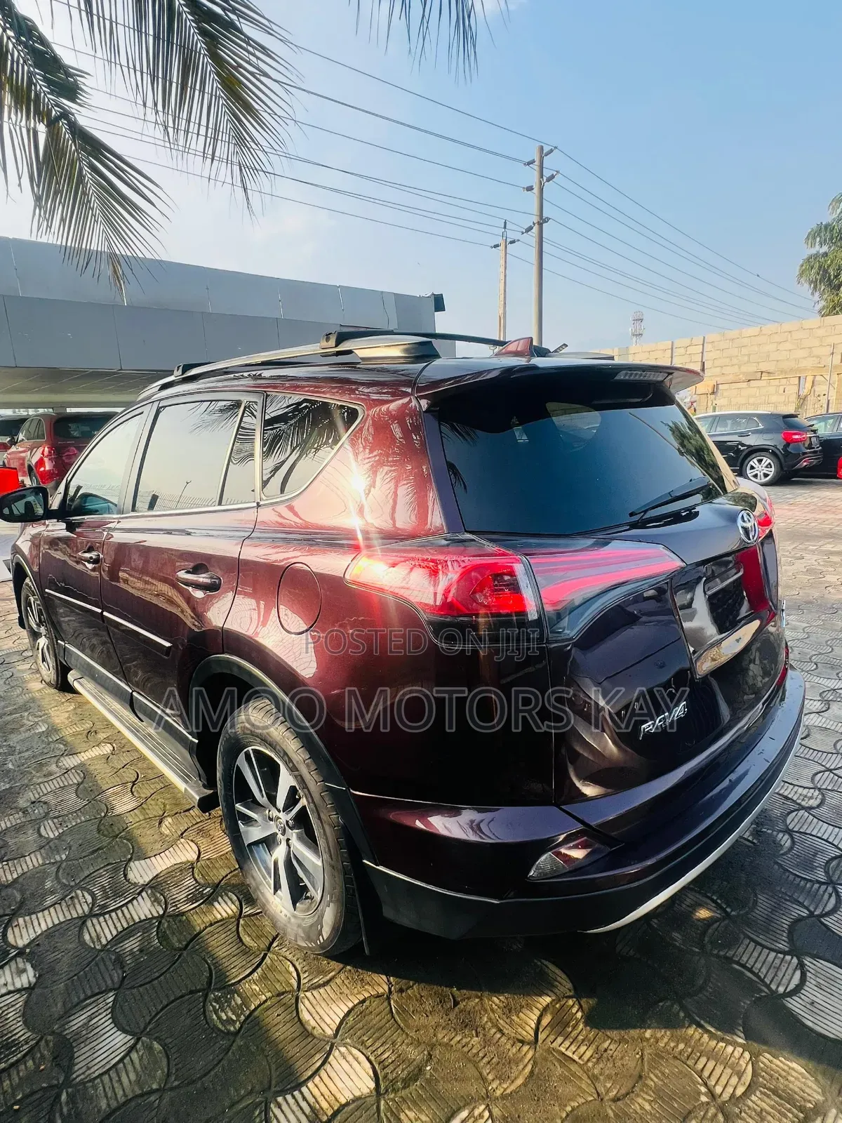 Toyota RAV4 XLE 4dr SUV (2.5L 4cyl 6A) 2018 Maroon