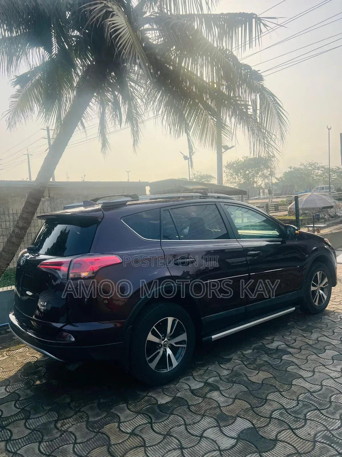 Toyota RAV4 XLE 4dr SUV (2.5L 4cyl 6A) 2018 Maroon