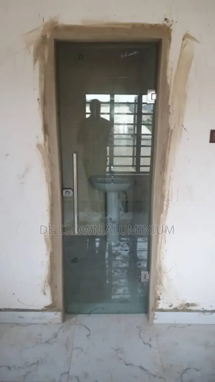 Frameles Glass Toilet Door