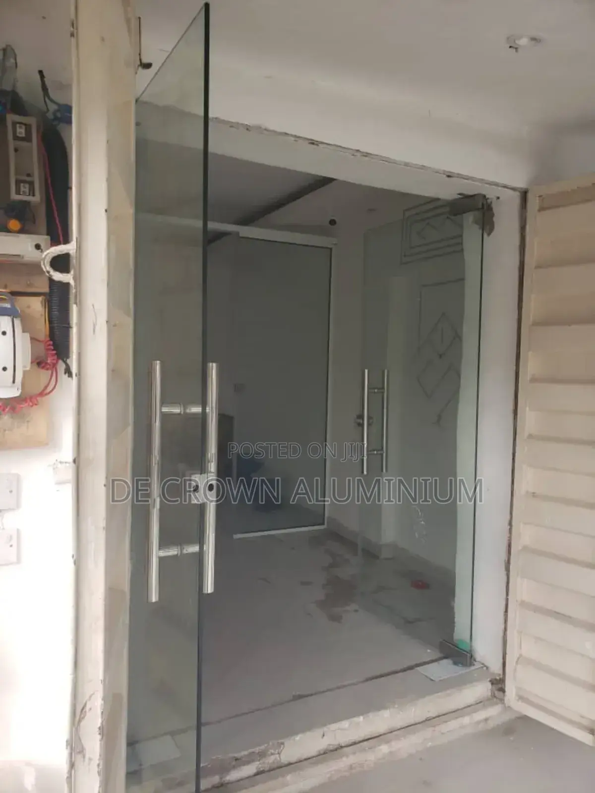 Luxury Frameless Glass Shop Entrance Door With Silver Finish