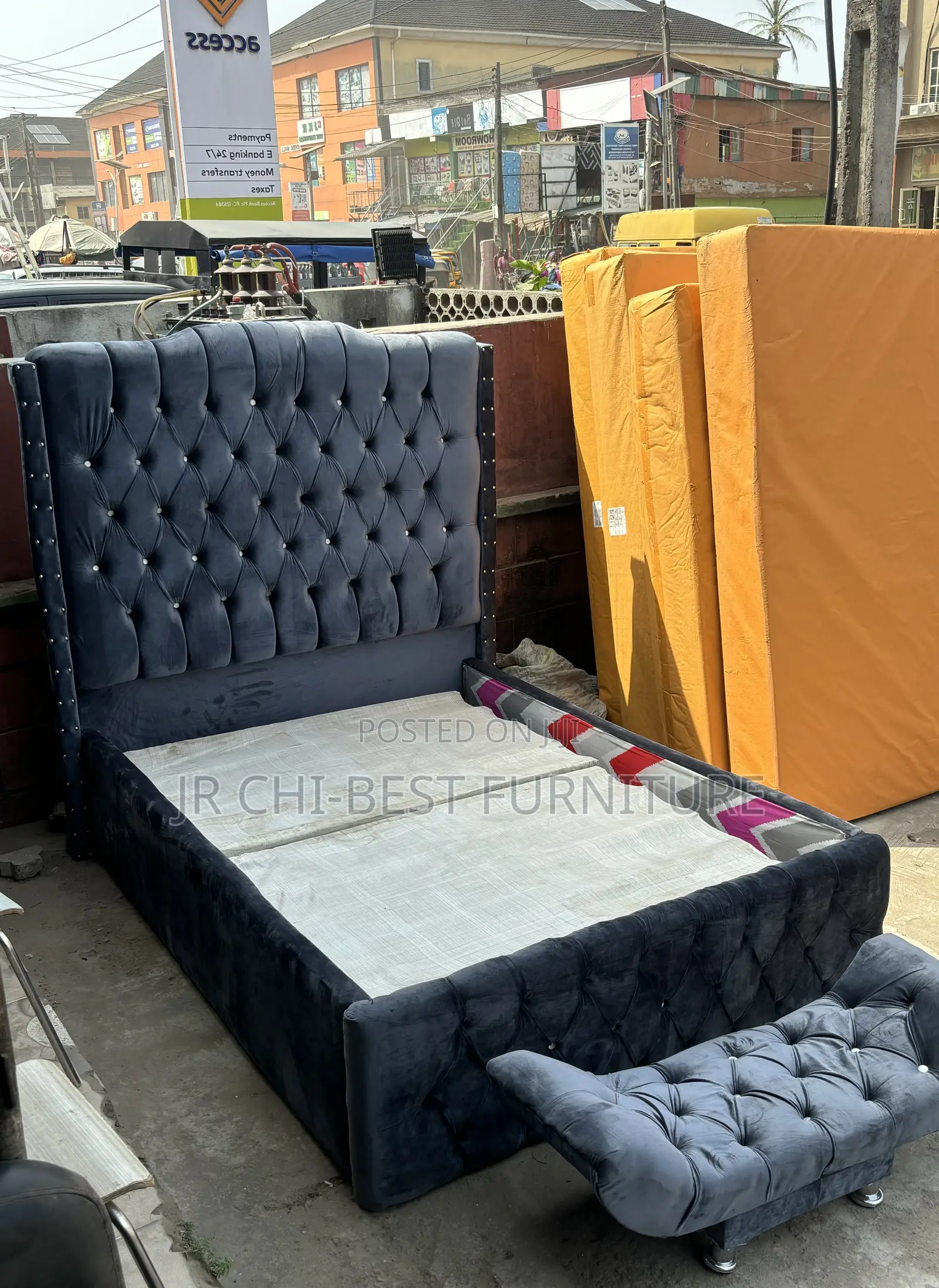 Reasonably Priced 4.5 by 6 Tufted Padded Wooden Bedframe Set