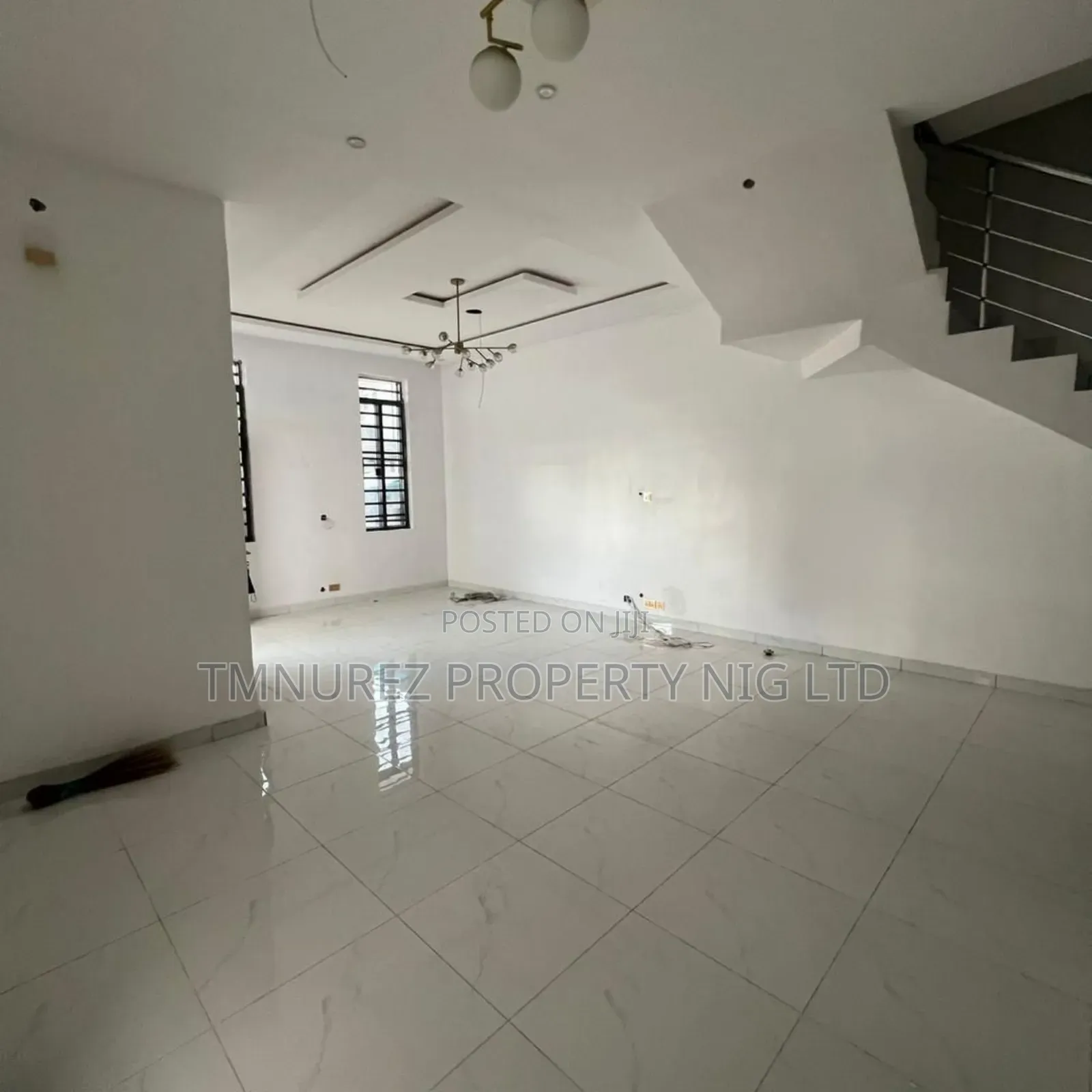 4bdrm Duplex in Chevron for rent