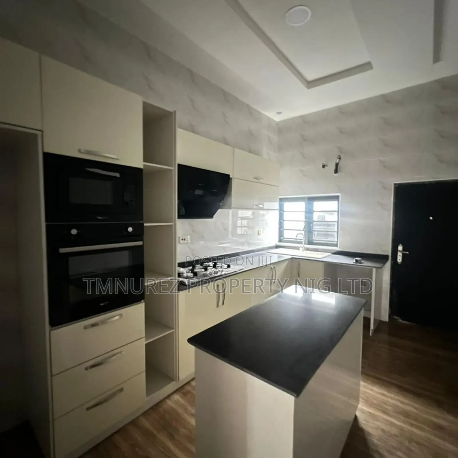 4bdrm Duplex in Chevron for rent