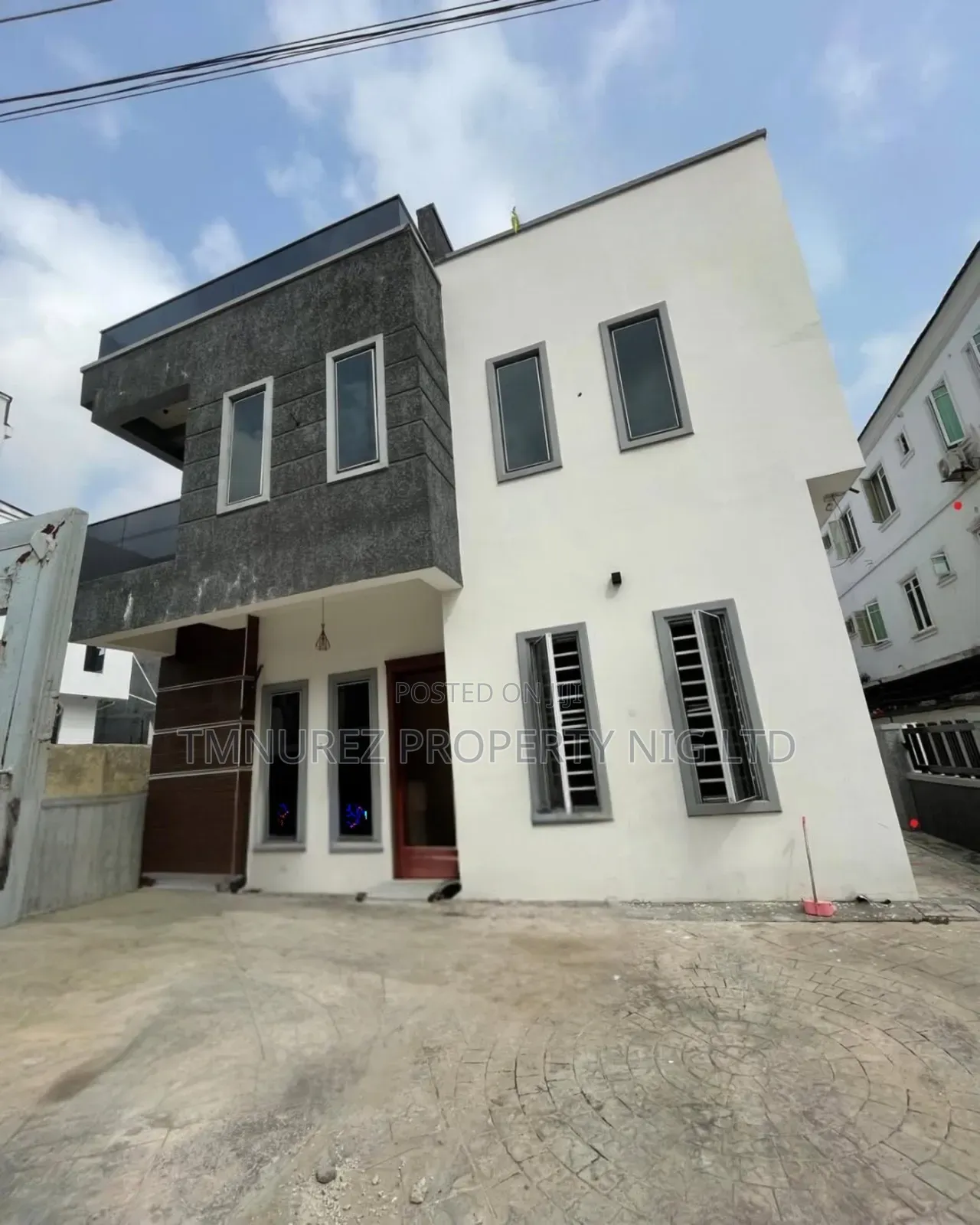 5bdrm Duplex in Chevron for rent