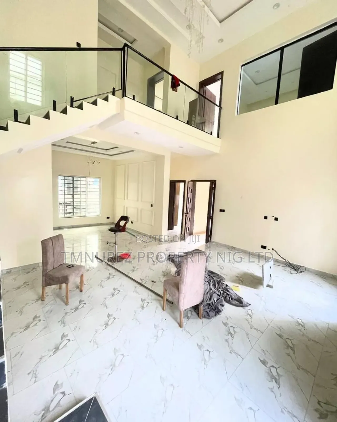 5bdrm Duplex in Chevron for rent