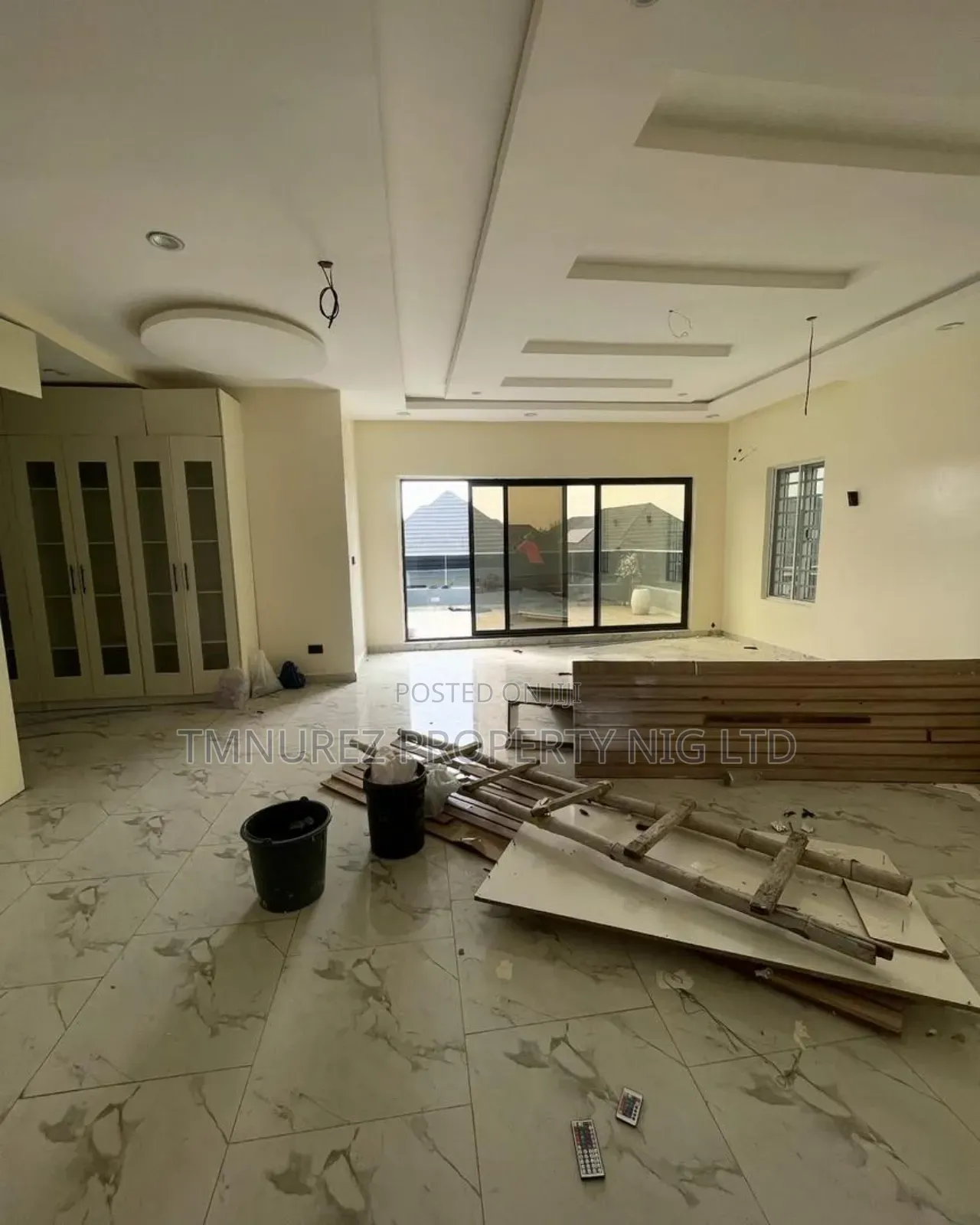 5bdrm Duplex in Chevron for rent