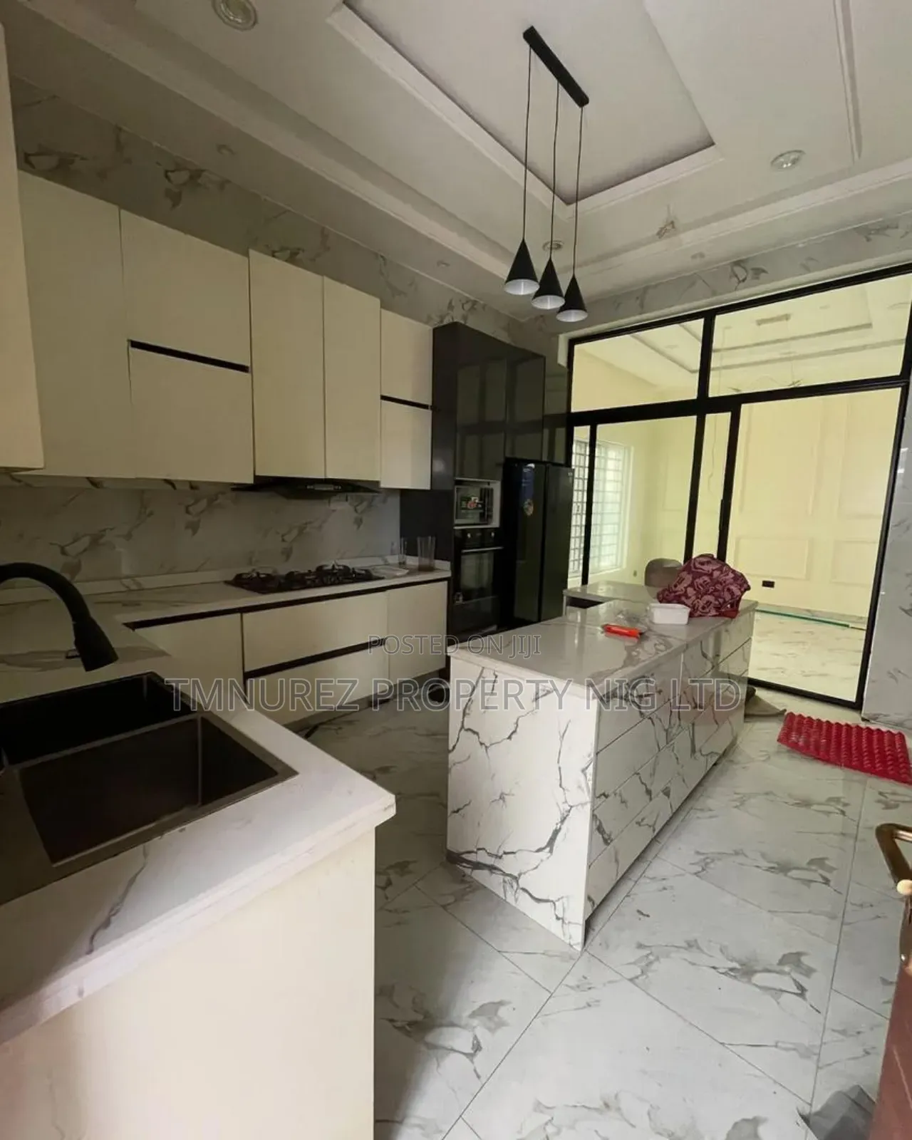 5bdrm Duplex in Chevron for rent