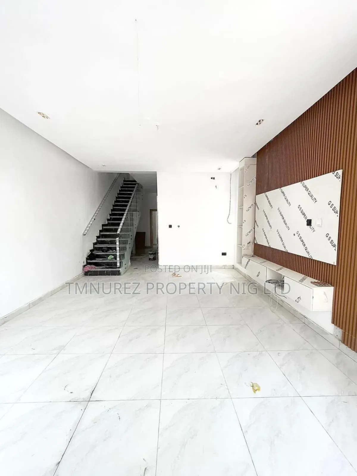 4bdrm Duplex in Chevron for sale
