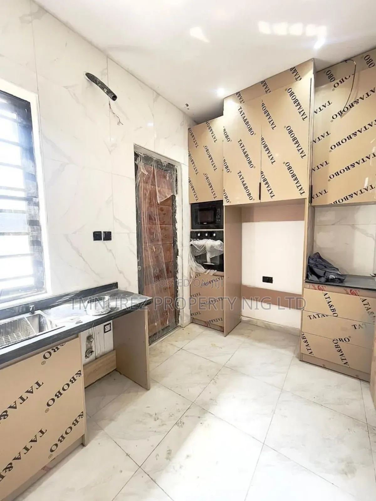 4bdrm Duplex in Chevron for sale