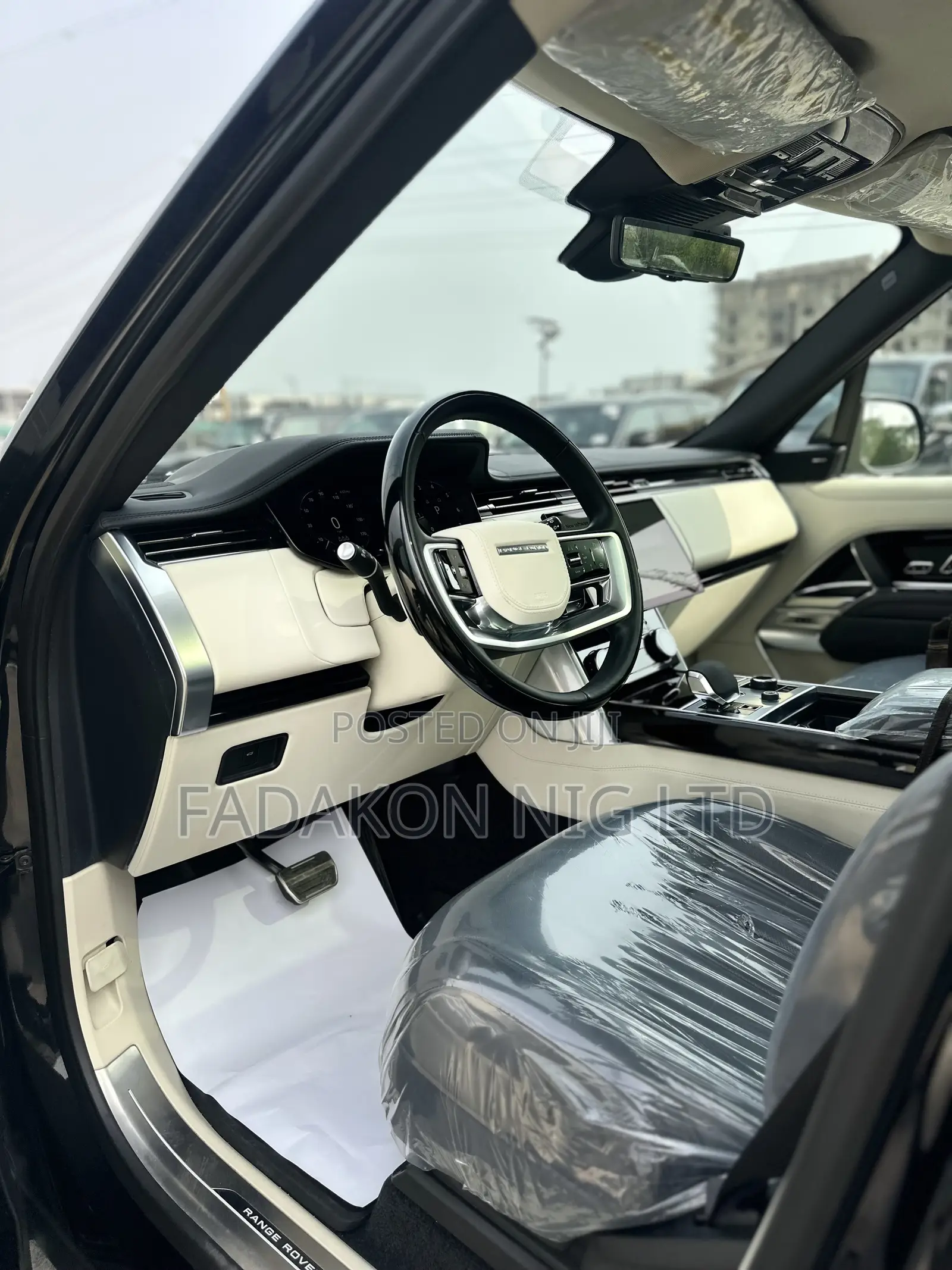 Land Rover Range Rover Vogue 2023 Black