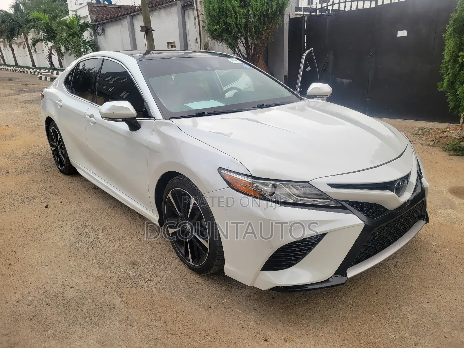 Toyota Camry XSE FWD (2.5L 4cyl 8AM) 2018 White