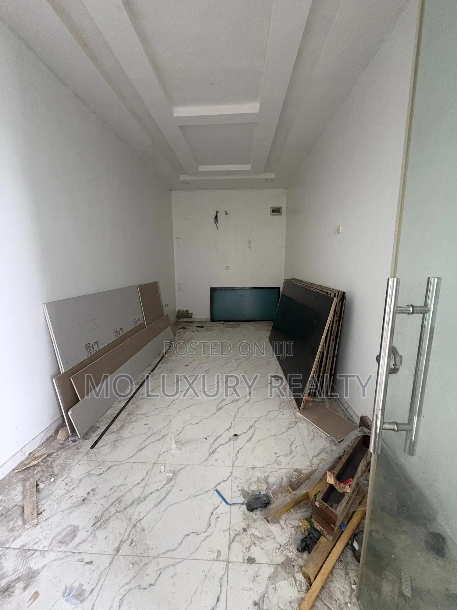 Shop Space 24sqm - 20sqm