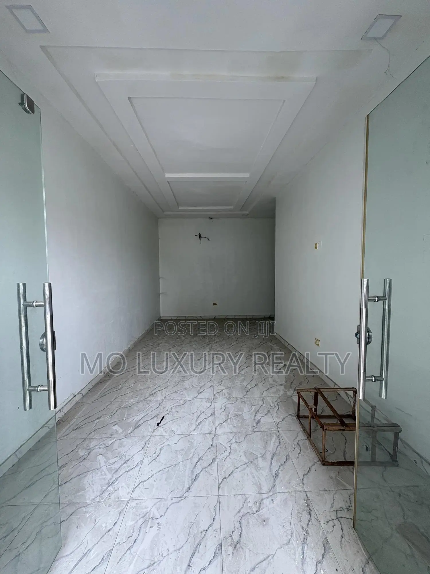 Shop Space 24sqm - 20sqm