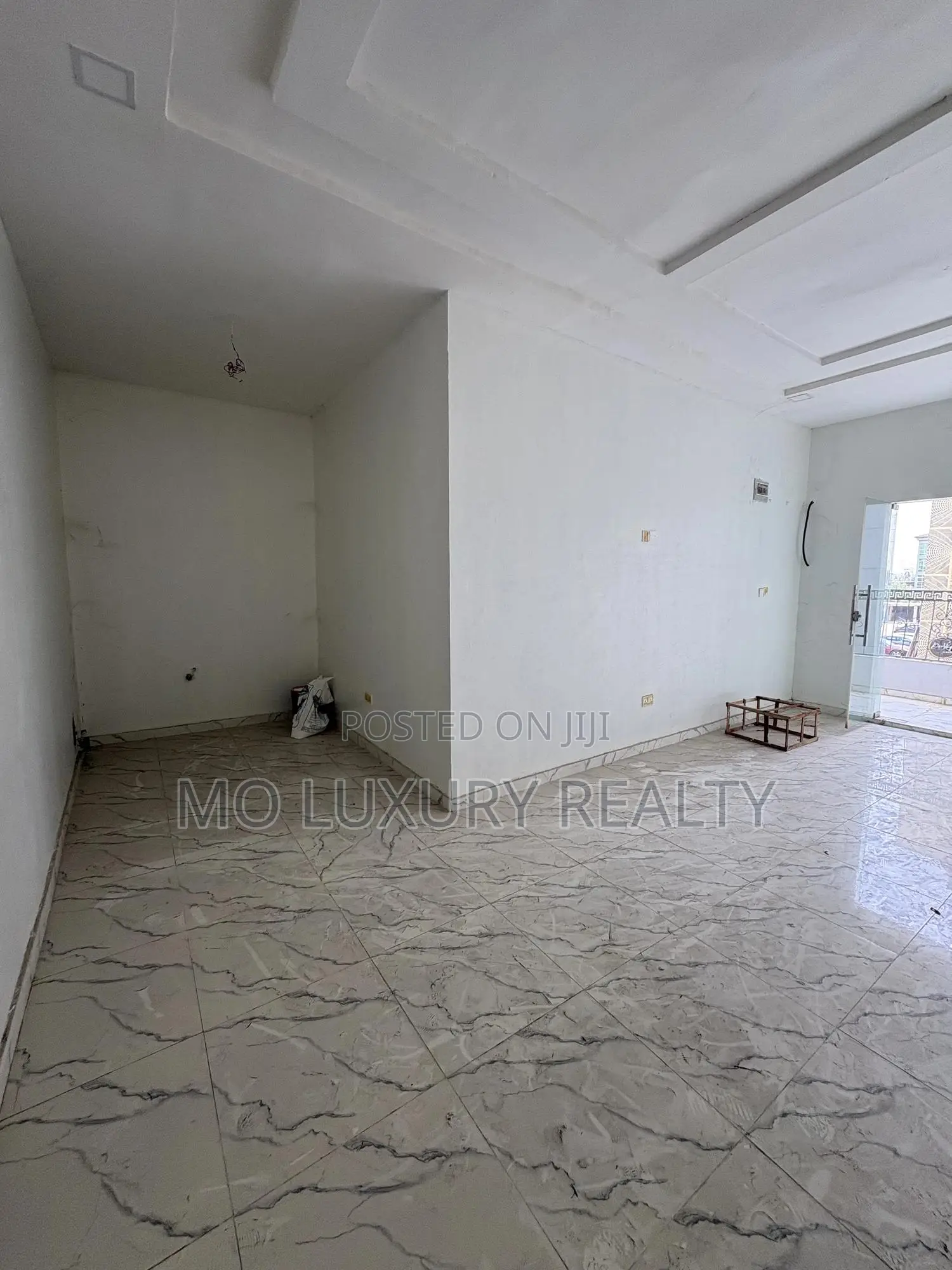 Shop Space 24sqm - 20sqm