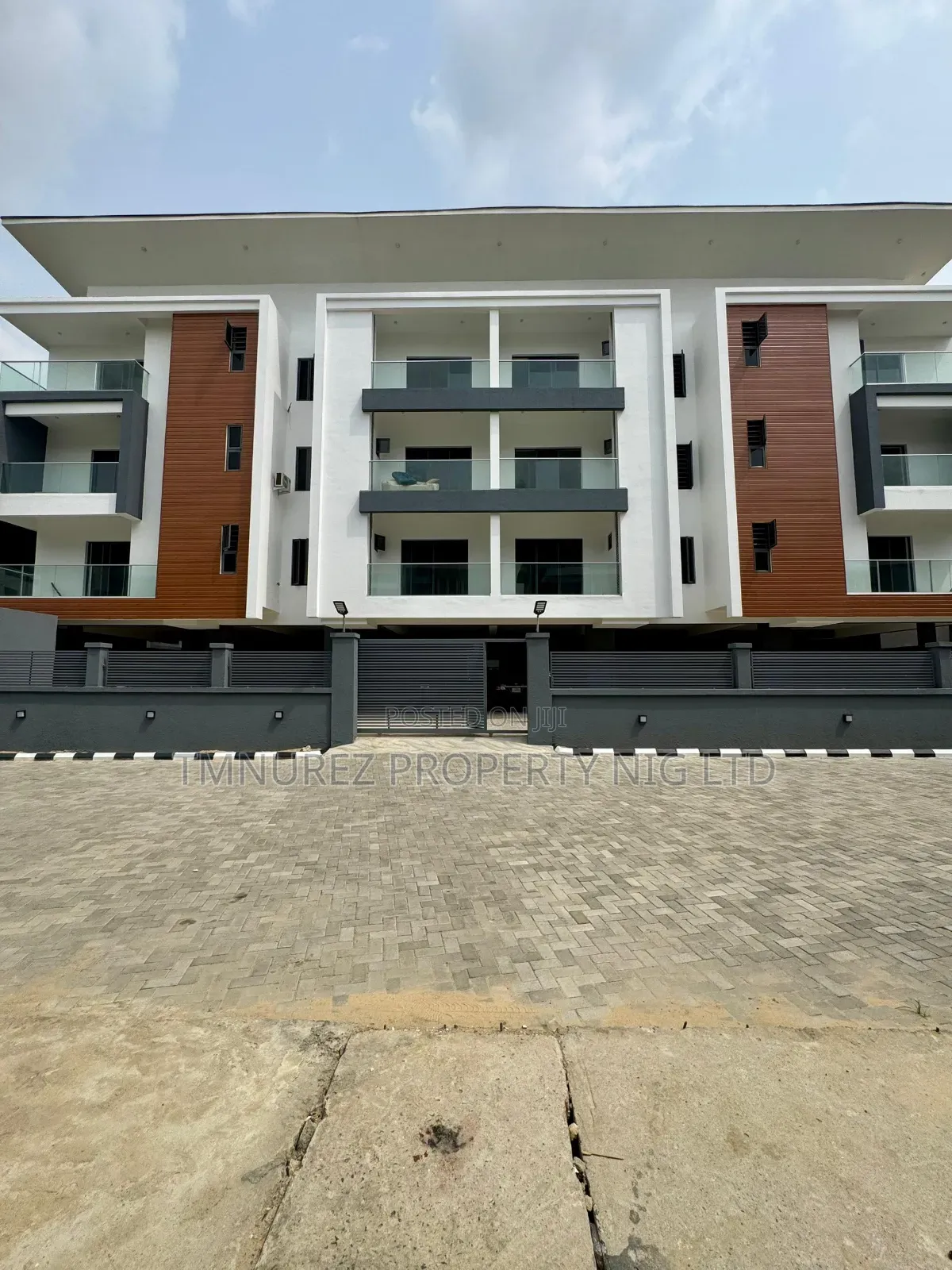 3bdrm Apartment in Ikate Estate for sale