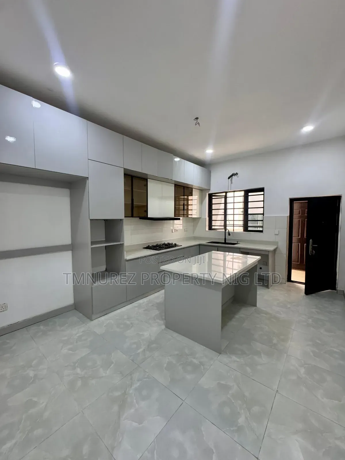 3bdrm Apartment in Ikate Estate for sale