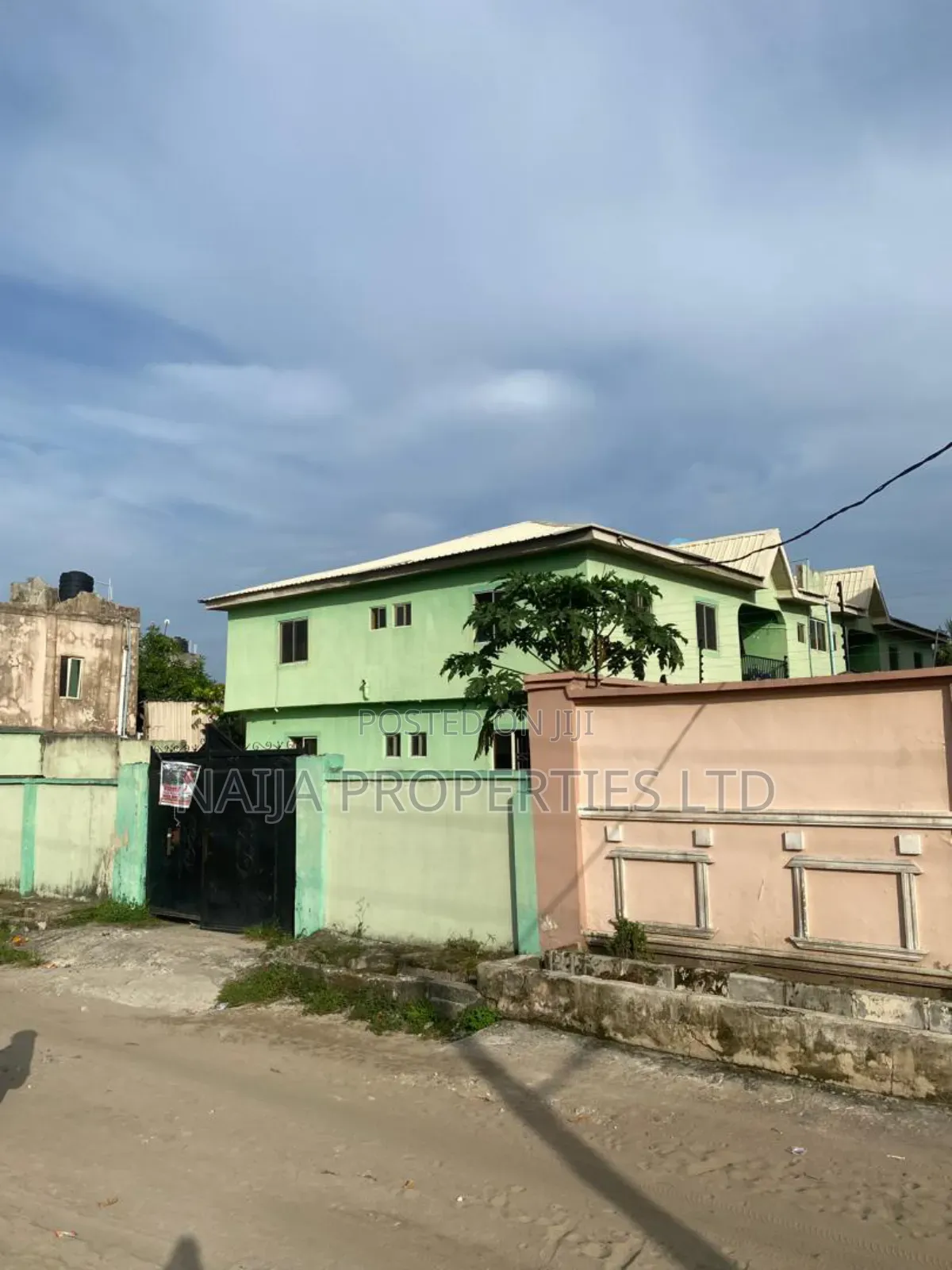 3bdrm Block of Flats in Lakowe for sale