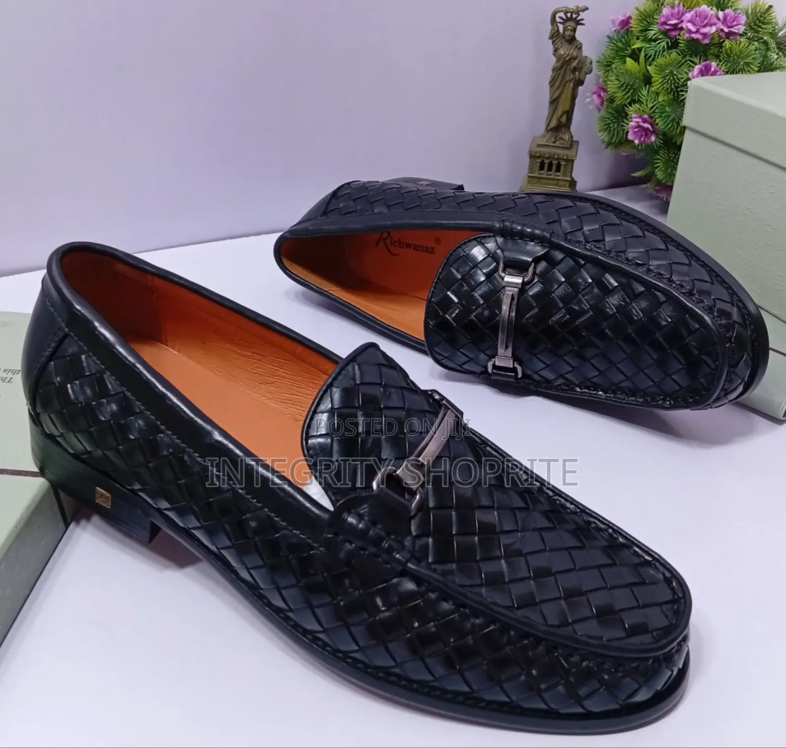 Rishwanaz Men Loafers