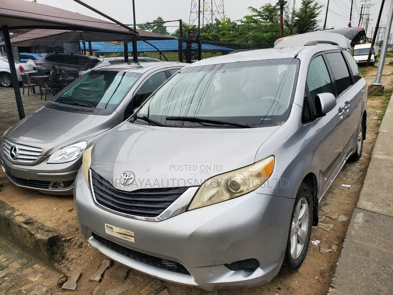 Toyota Sienna SE 8 Passenger 2011 Gray