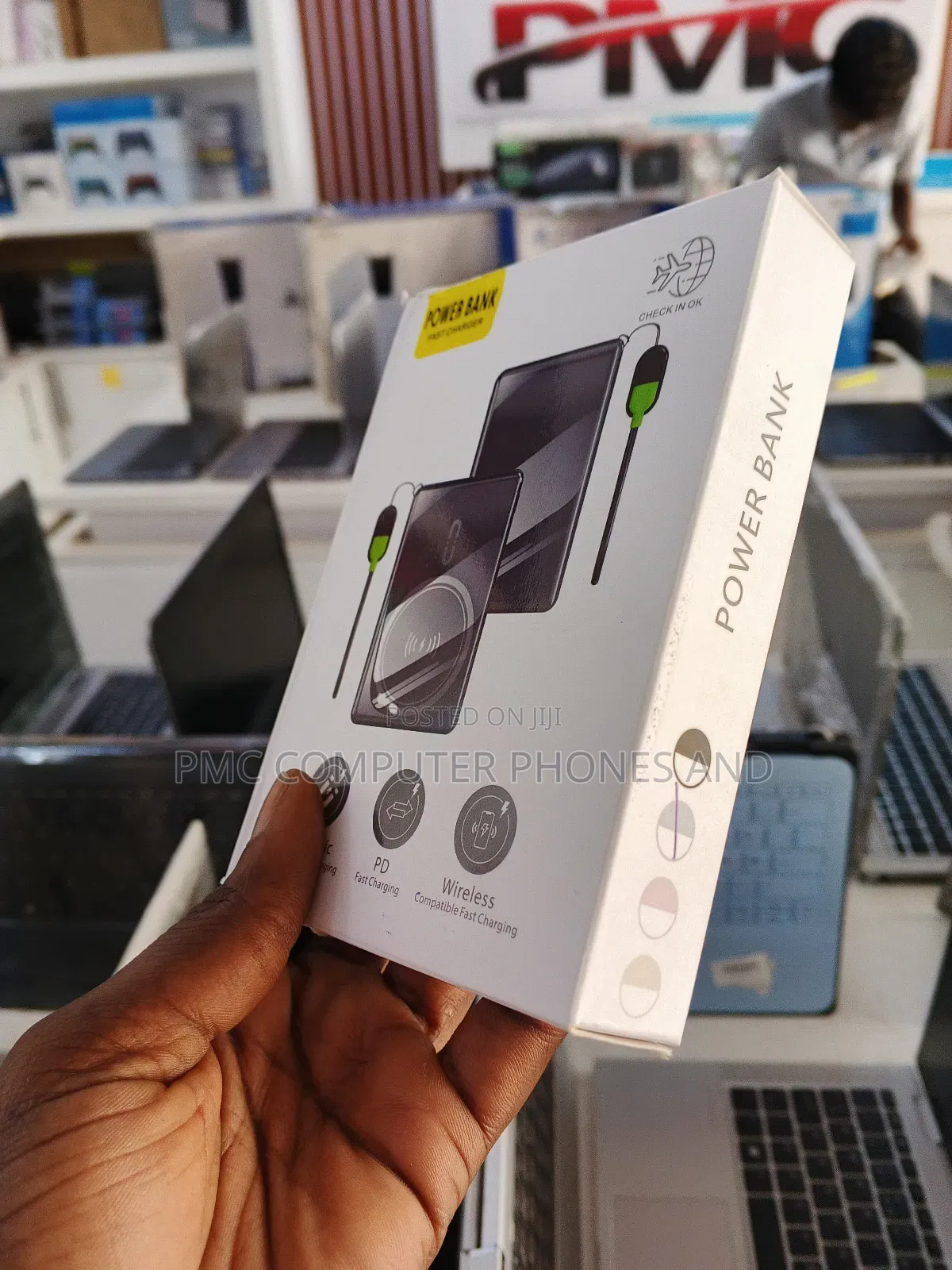 Magnetic Powerbank With One Cable