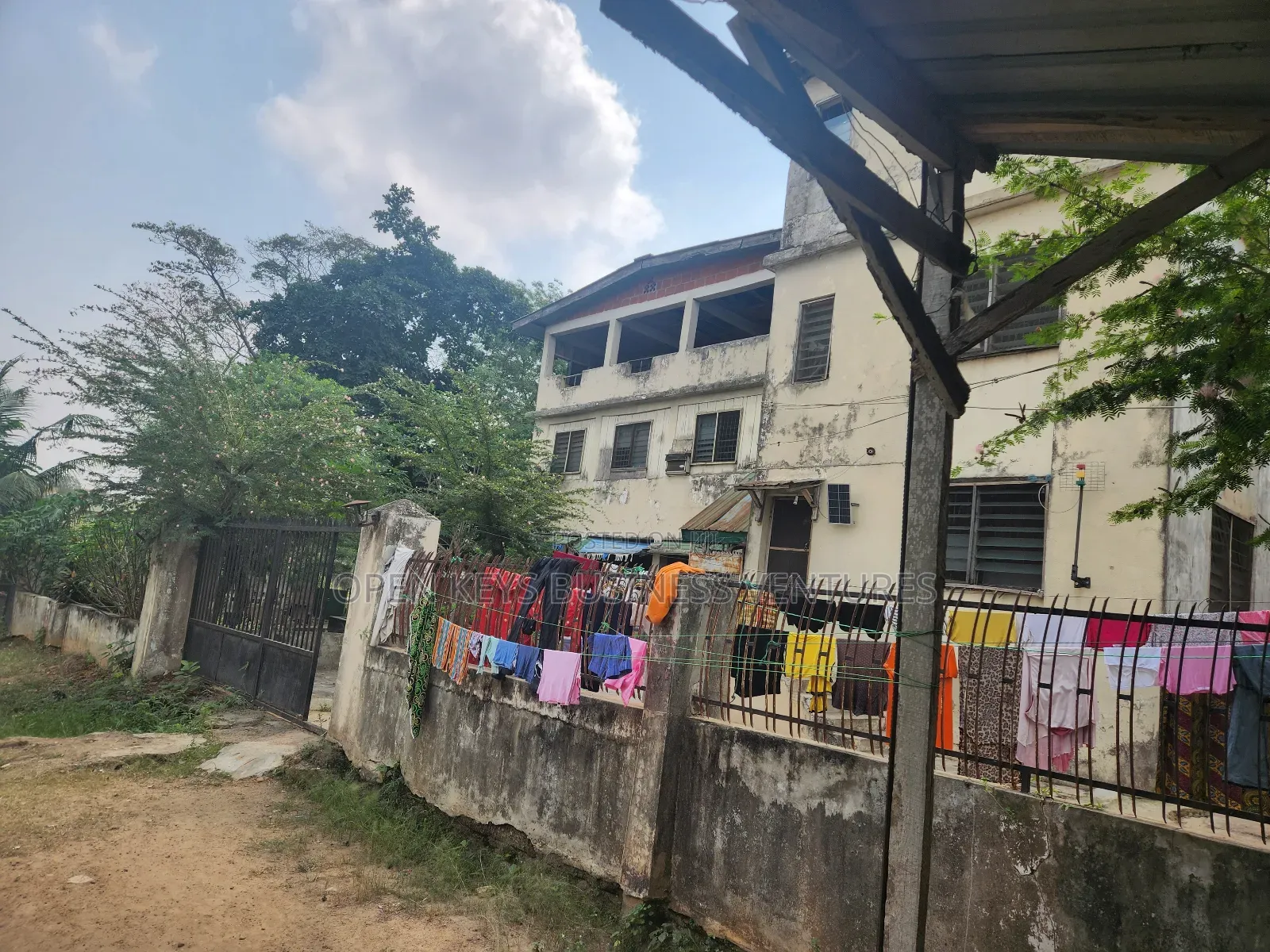 3bdrm Apartment in Felele Straight, CHallenge / Ibadan for sale