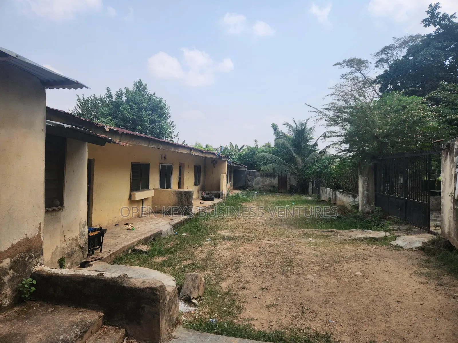 3bdrm Apartment in Felele Straight, CHallenge / Ibadan for sale