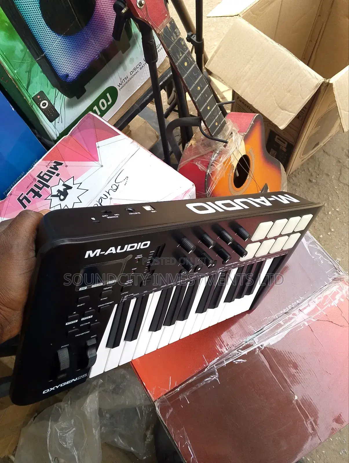 Few Months Neatly Used M-Audio Oxygen 25 Midi Controller.