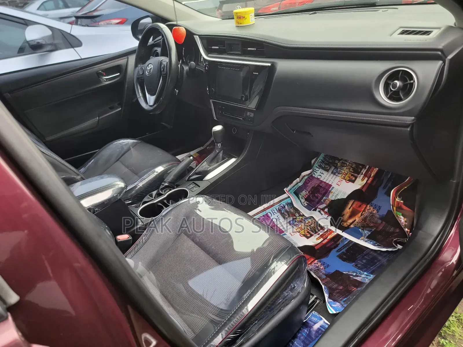 Toyota Corolla SE (1.8L 4cyl 6M) 2018 Burgundy