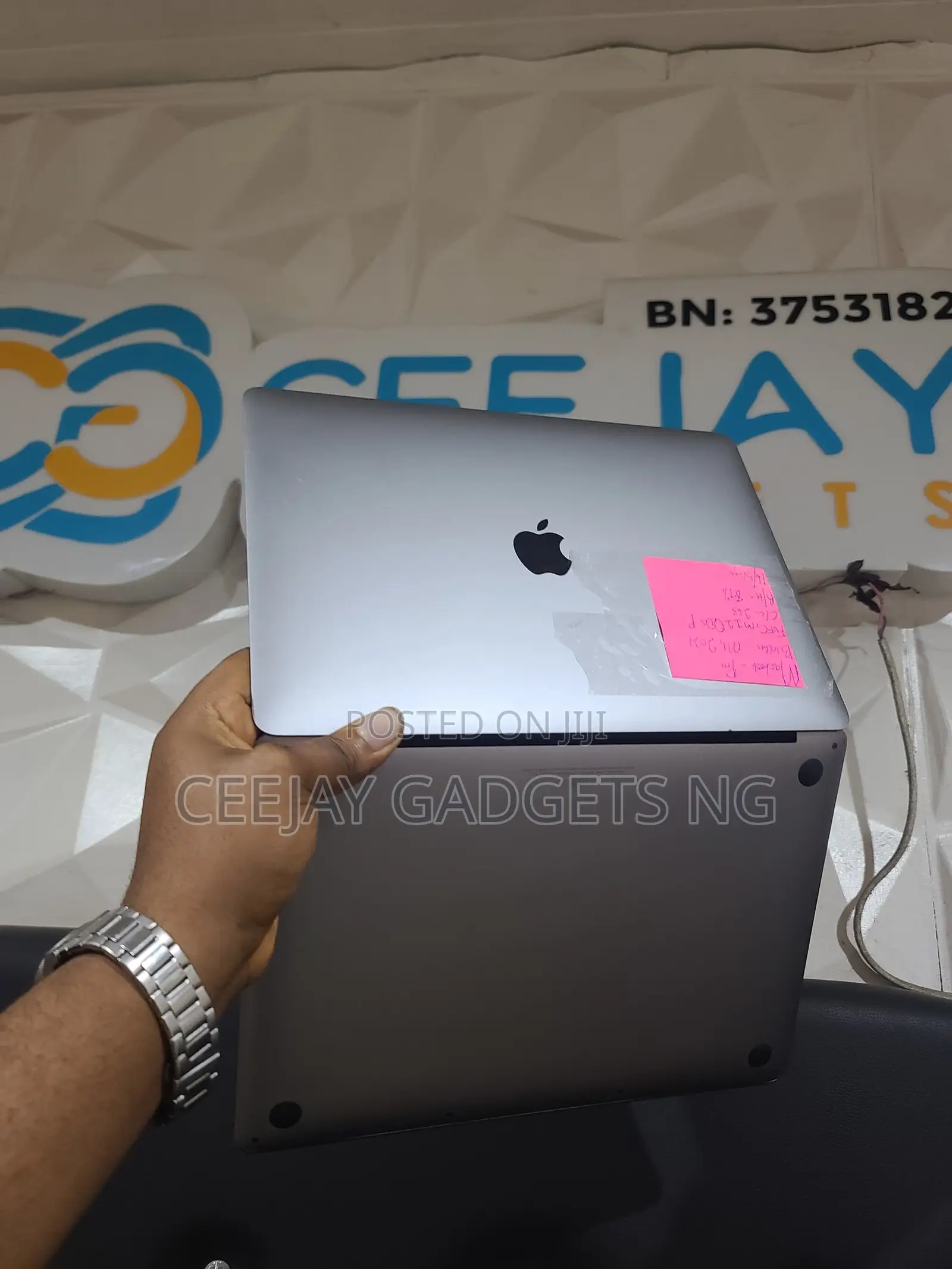 Laptop Apple MacBook Pro 2020 16GB Apple M1 SSD 512GB
