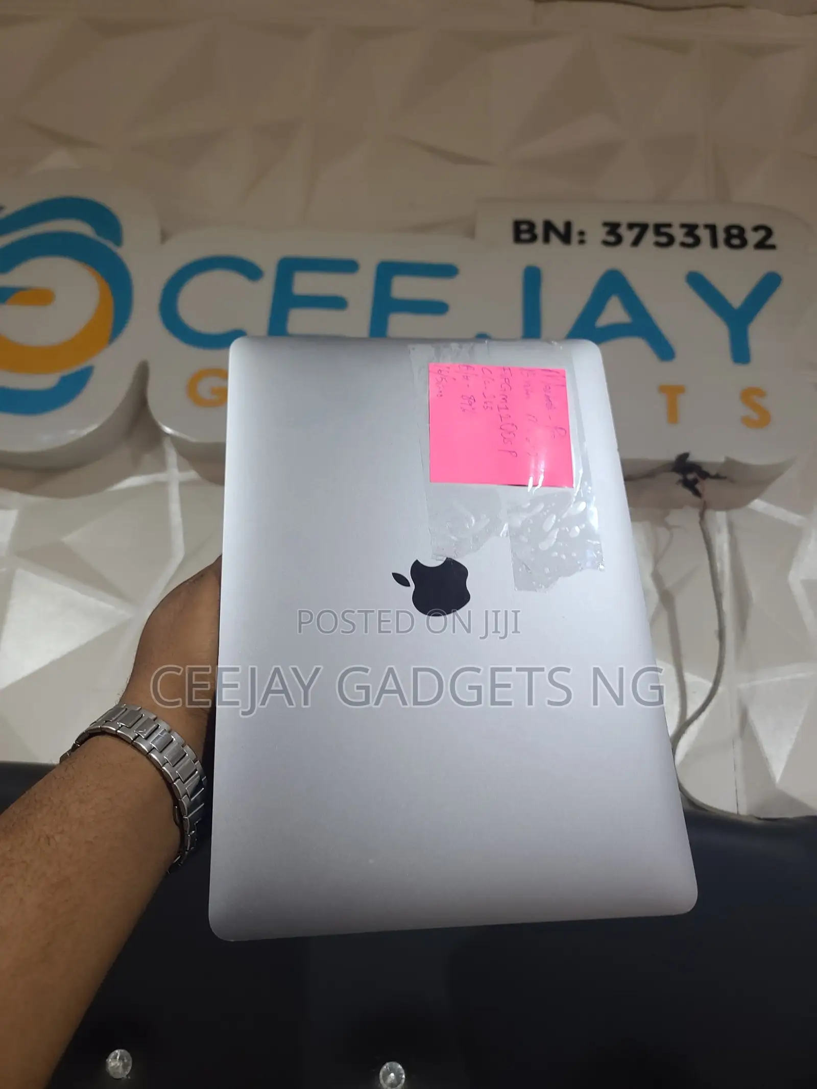 Laptop Apple MacBook Pro 2020 16GB Apple M1 SSD 512GB
