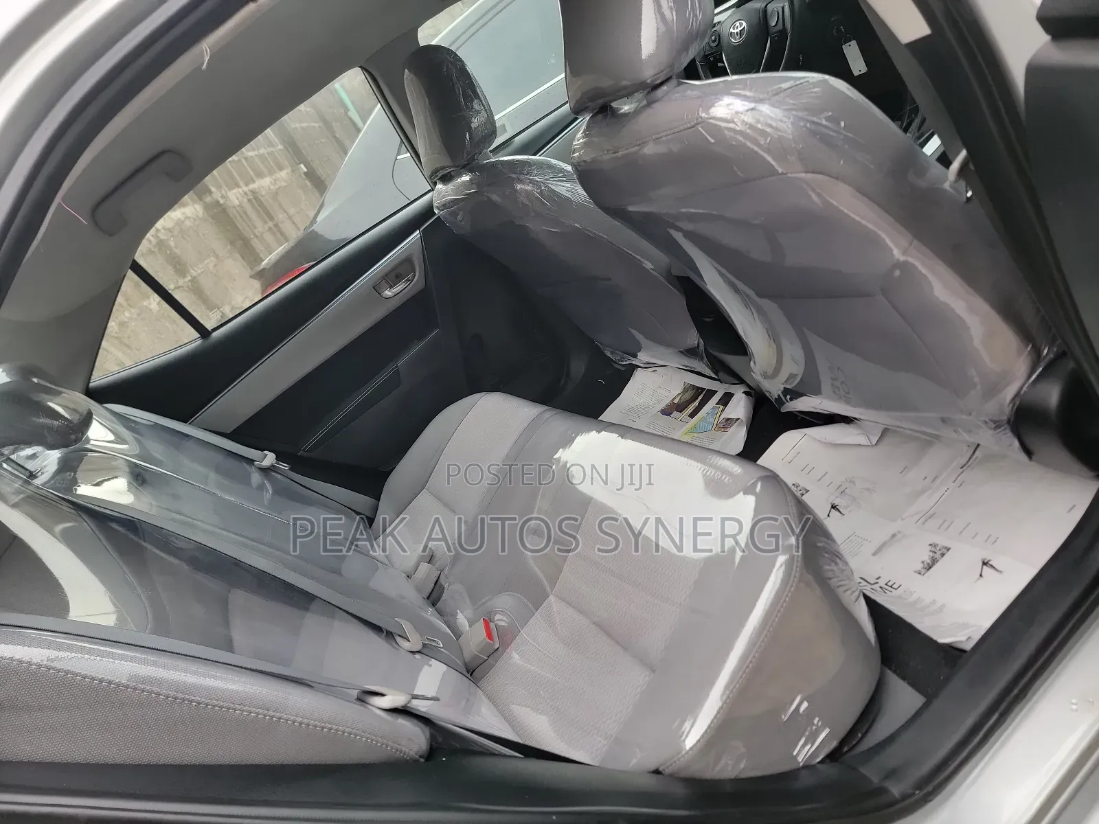 Toyota Corolla LE 4dr Sedan (1.8L 4cyl CVT) 2015 Silver