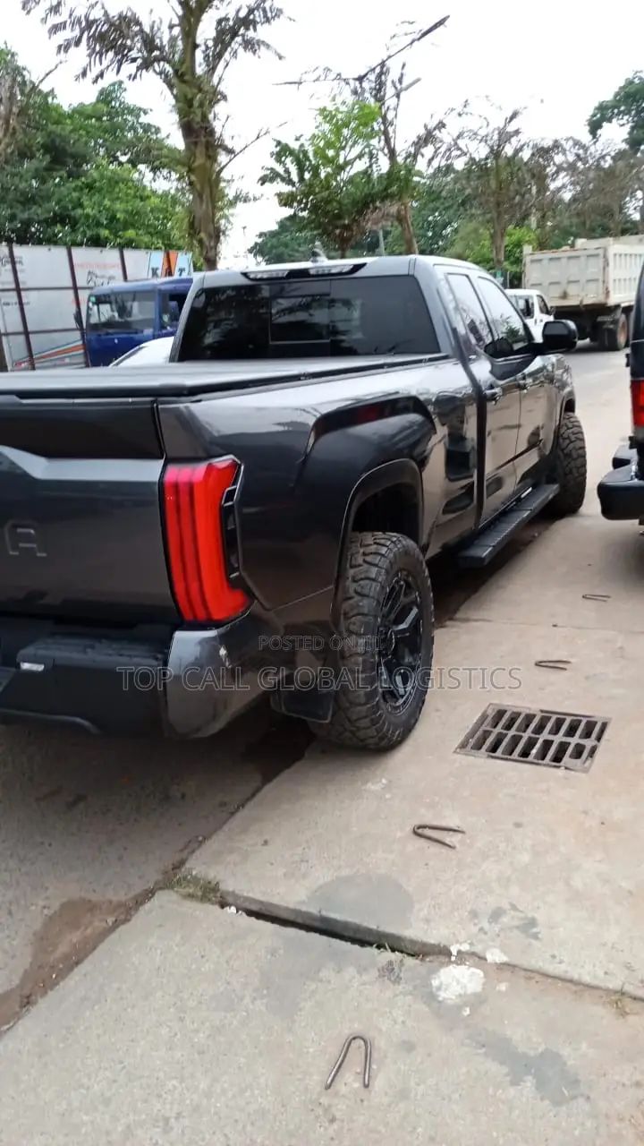 Toyota Tundra Platinum CrewMax 6.5' Bed 2023 Black