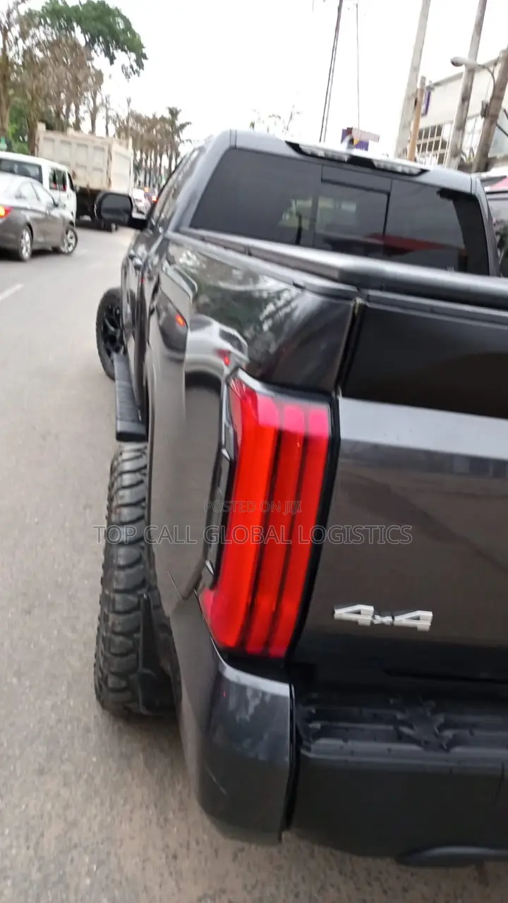 Toyota Tundra Platinum CrewMax 6.5' Bed 2023 Black