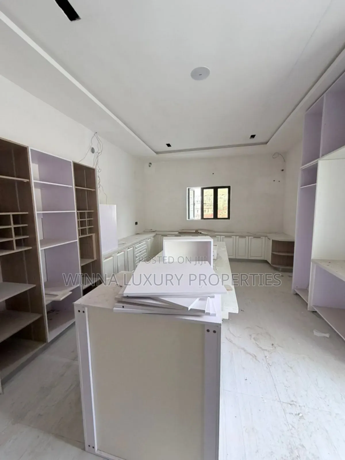 6 Bedrooms Detached Mansion
