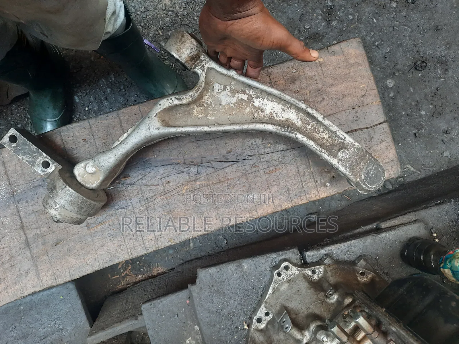Front Lower Arm for Honda Pilot and Acura ZDX
