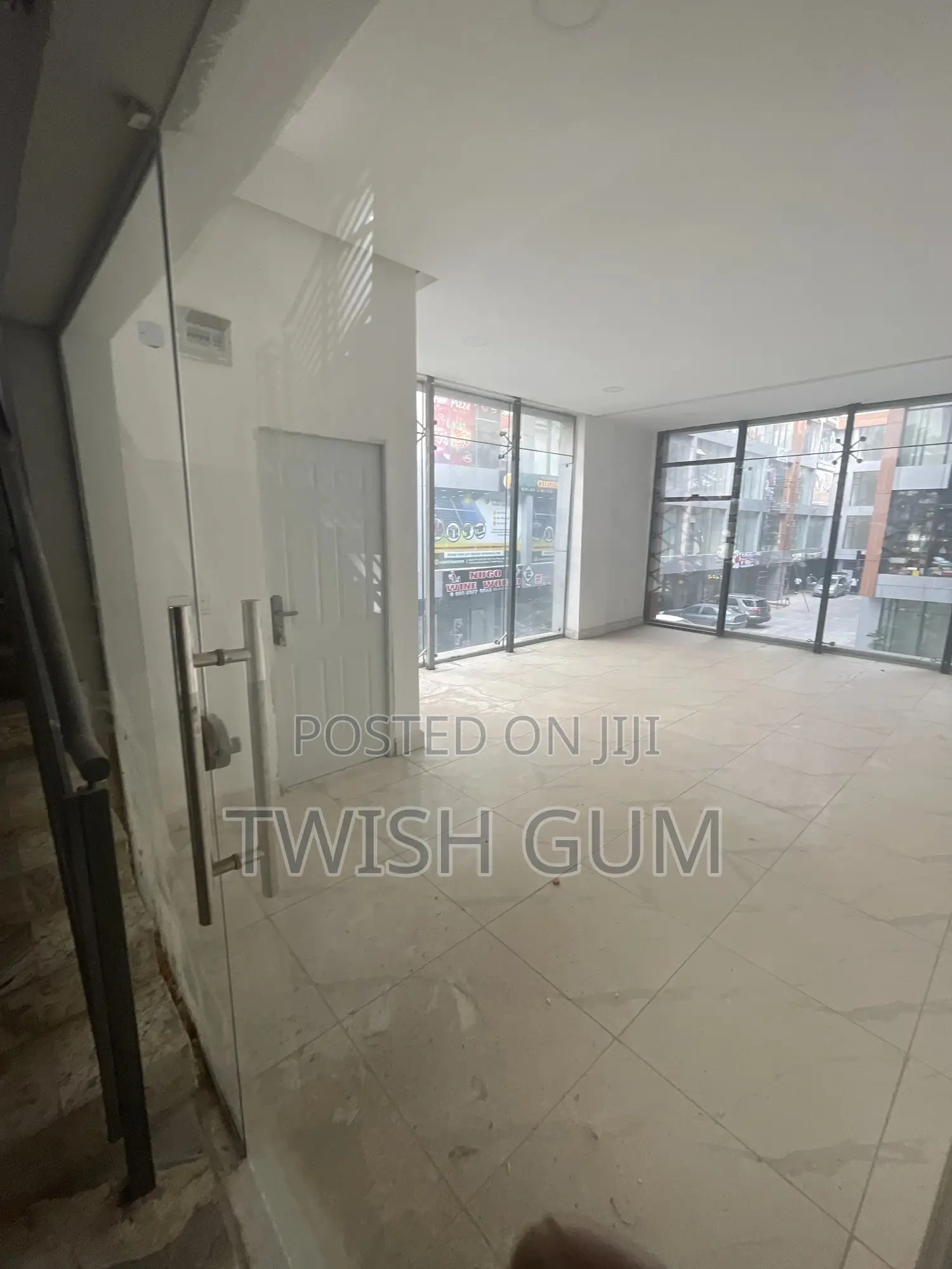 Office Space /Shop To Let With Rest Room