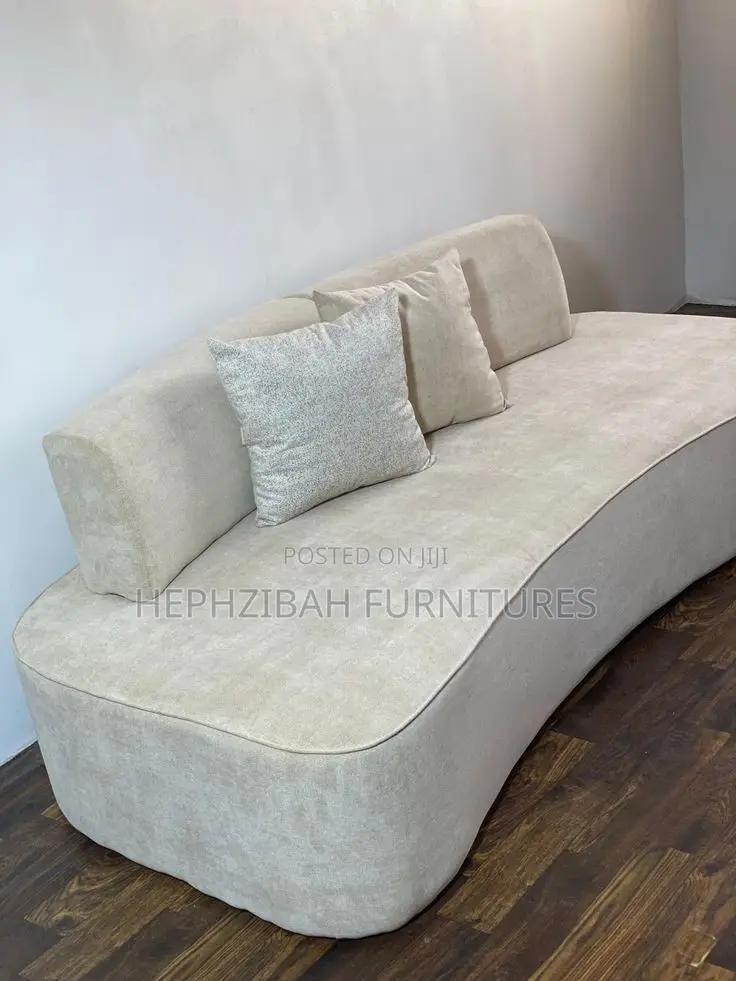4 Seater Sofa With Pillows